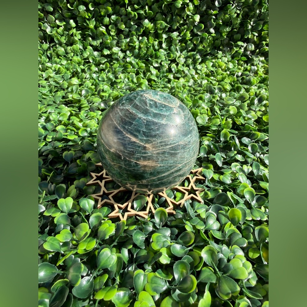 Blue Apatite sphere from Madagascar - Picture 7 of 8